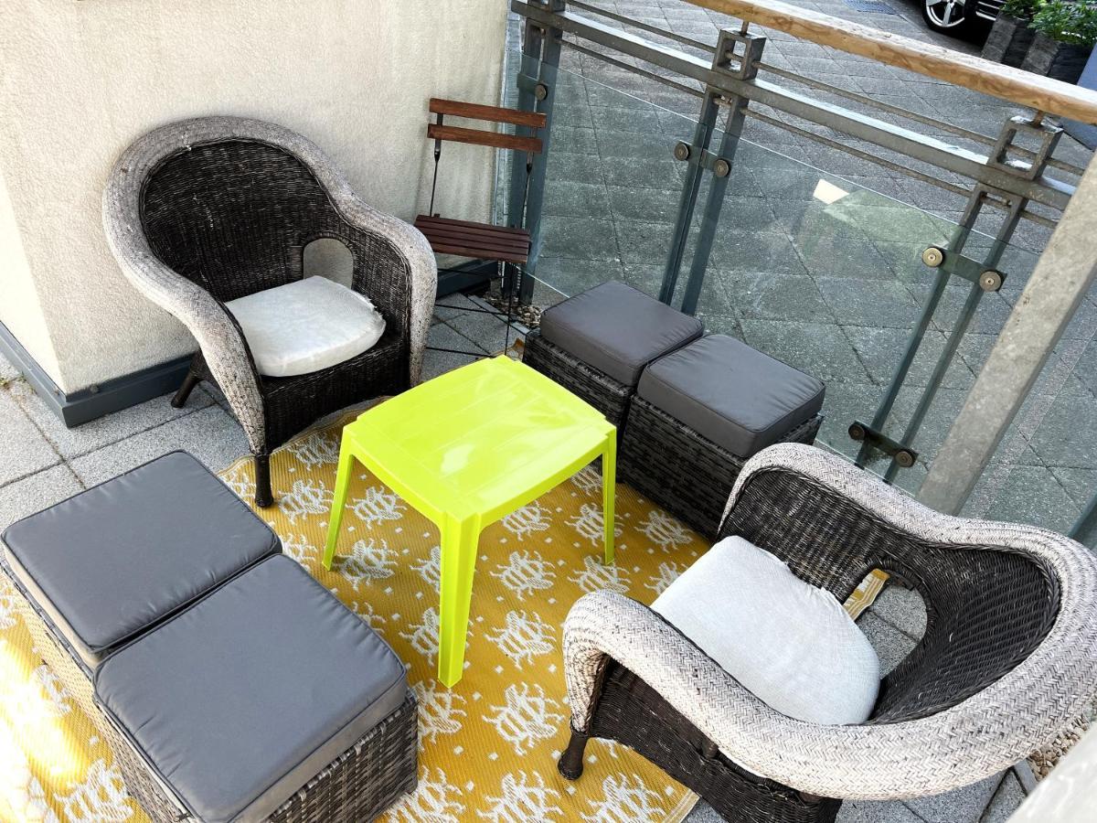 Retro Seaside Apt With Patio Apartment Swansea Exterior photo