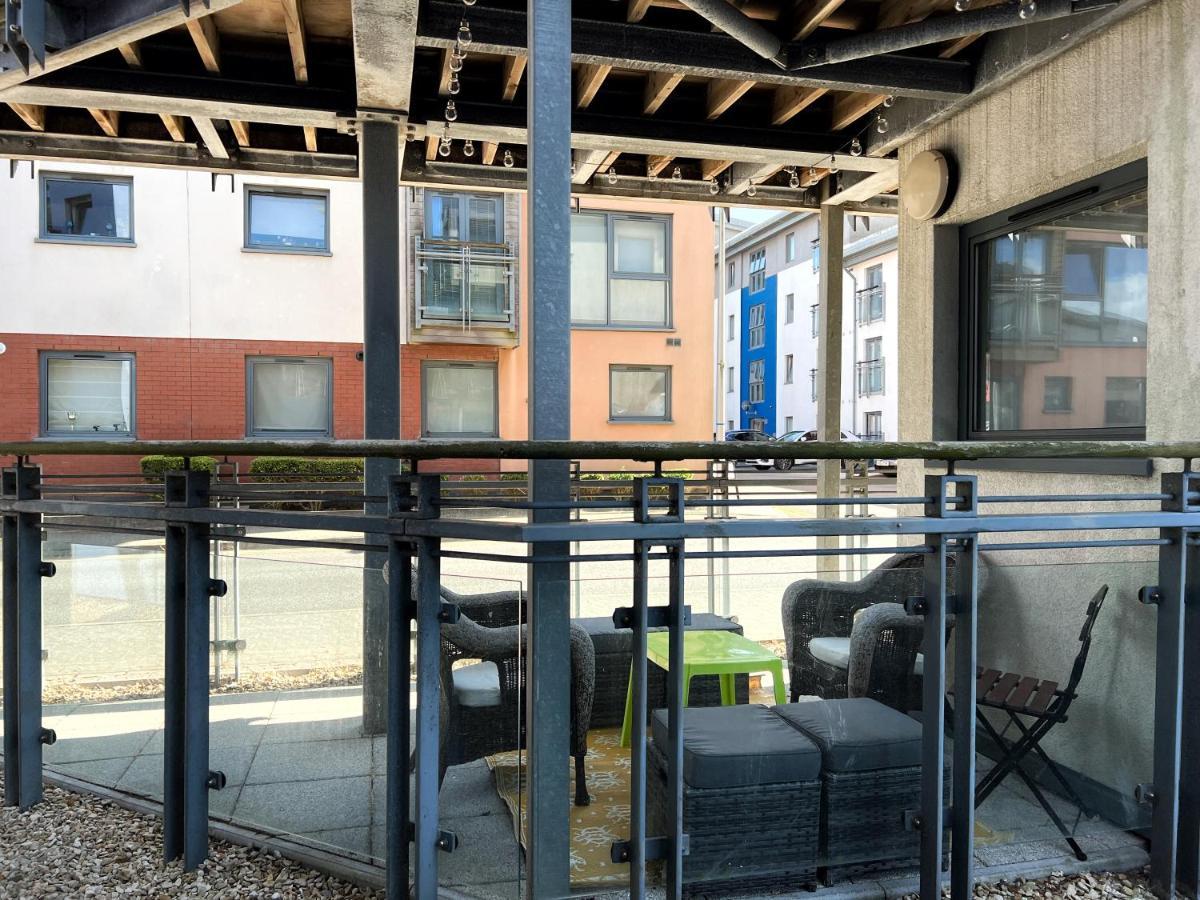 Retro Seaside Apt With Patio Apartment Swansea Exterior photo